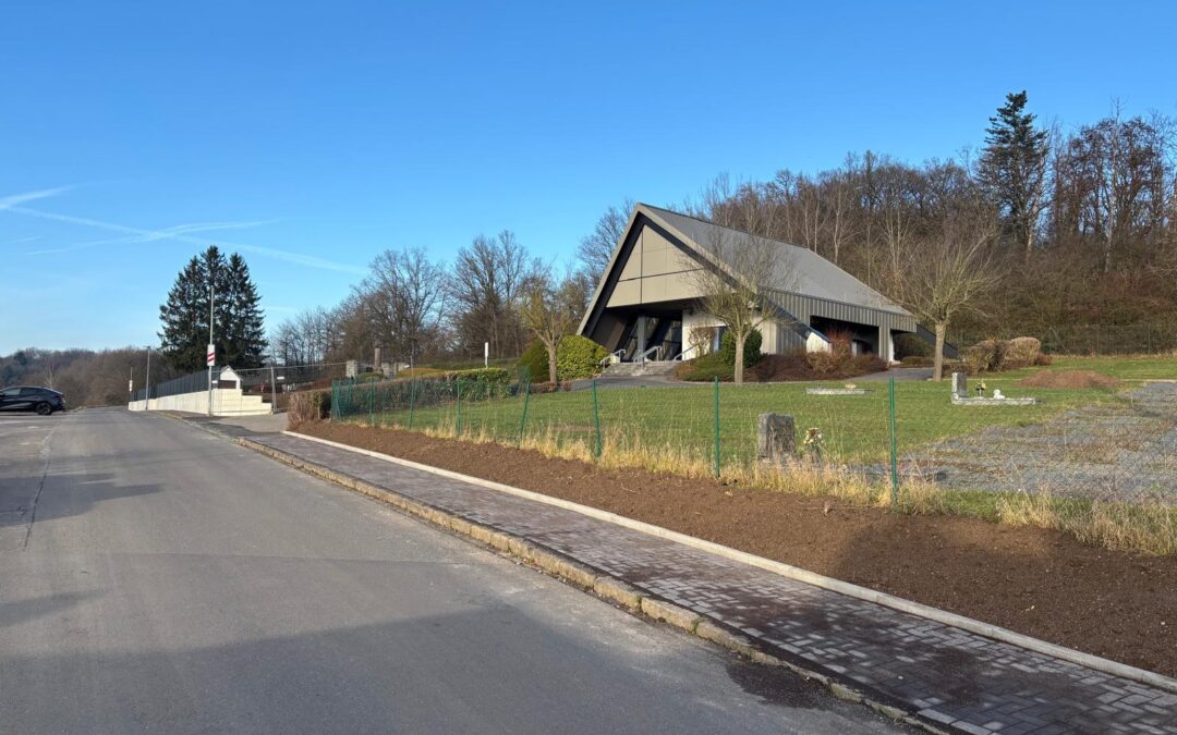 Fertigstellung des neuen Fußweges am Friedhof