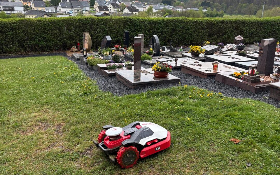 Rasenmähroboter für den Friedhof